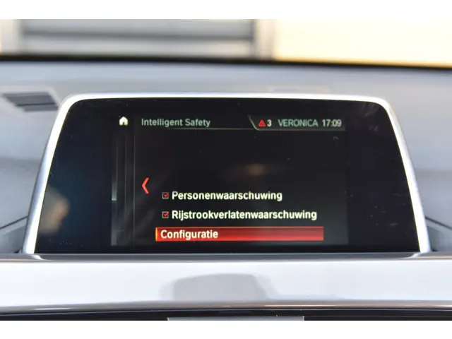 BMW X1 xDrive20i Executive 2017 Benzine 25