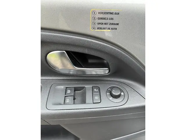 Volkswagen up! 1.0 BMT high up! 2016 Benzine 25