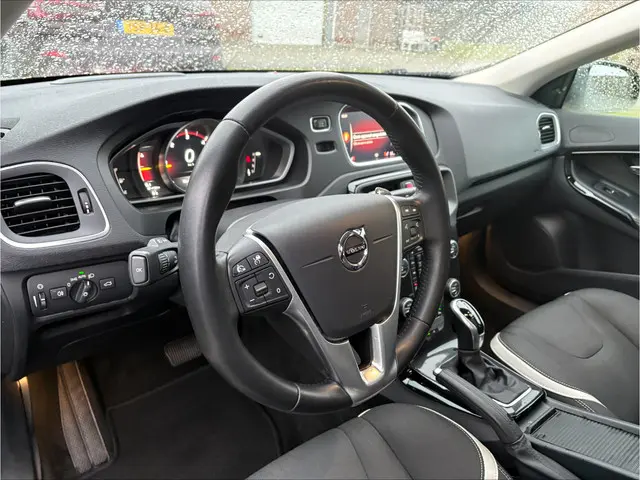 Volvo V40 2.0 D3 Dynamic 2018 Diesel 10