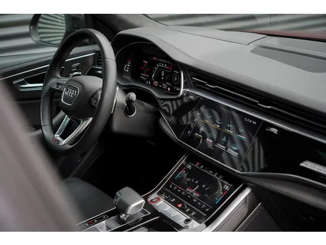 Audi RSQ8 4.0 TFSI Q8 quattro 2021 Benzine 38