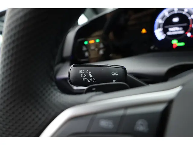 Volkswagen Golf Variant 1.5 eTSI R-Line DSG 2024 Benzine 9