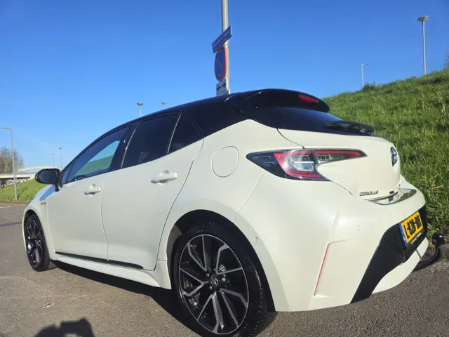 Toyota Corolla 1.8 Hybrid Style 2019 Hybride Benzine 6