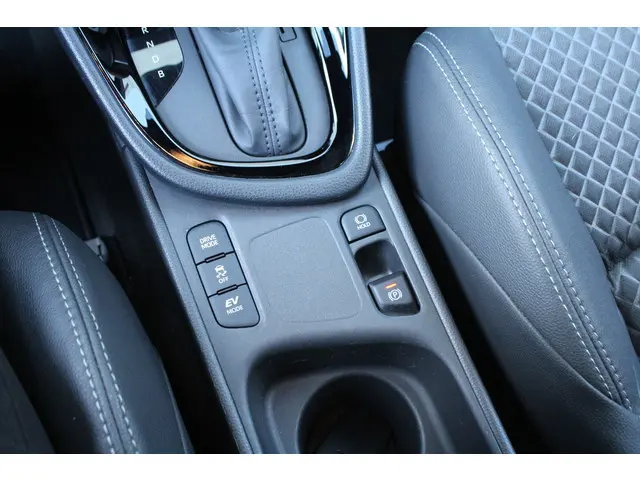 Toyota Yaris 1.5 Hybrid Executive 2022 Hybride Benzine 8