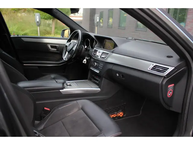 Mercedes-Benz E-Klasse 200 Edition AMG 2015 Benzine 19