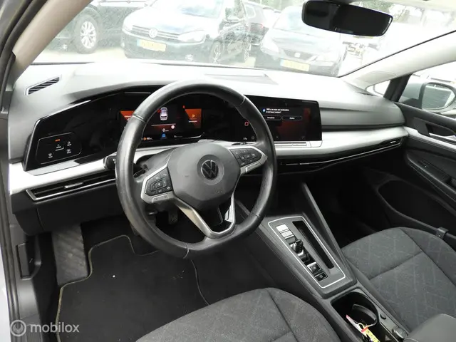 Volkswagen Golf 1.0 eTSI Life 2022 Benzine 10
