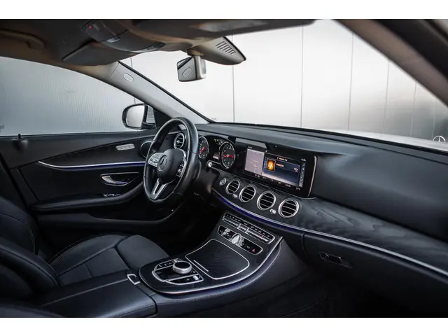 Mercedes-Benz E-Klasse 200 Premium Plus 2018 Benzine 8