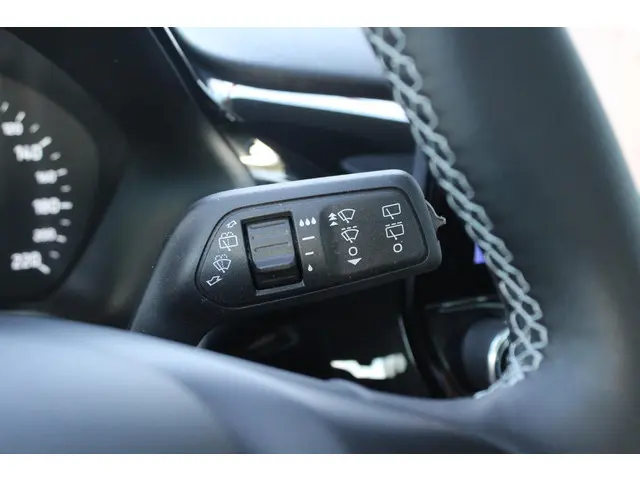 Ford Fiesta 1.0 EcoBoost Hybrid Titanium 2022 Benzine 23