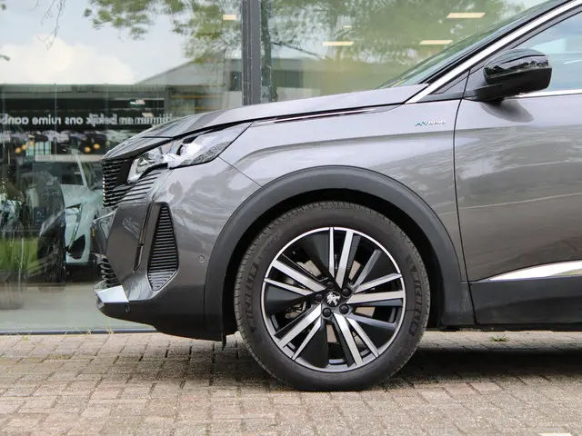 Peugeot 3008 1.6 HYbrid 225 GT 2021 Hybride Benzine 16