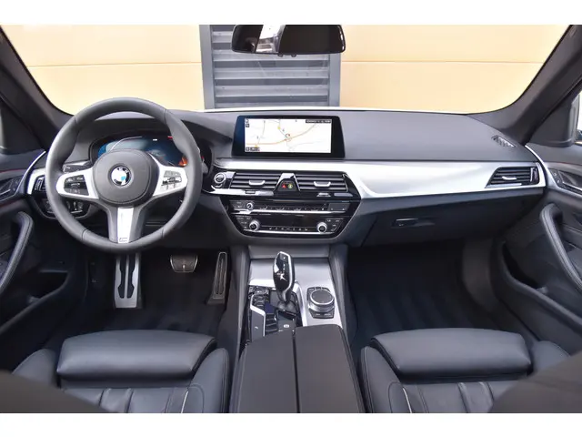 BMW 5 Serie 520i High Executive 2020 Benzine 3