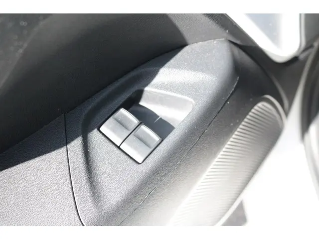 Toyota Aygo 1.0 VVT-i x-play, Camera, Airco 2016 Benzine 23