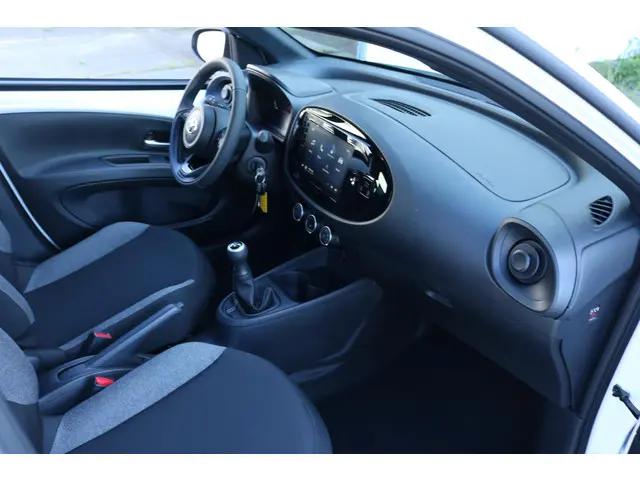 Toyota Aygo X 1.0 VVT-i MT play, 2025 Benzine 16