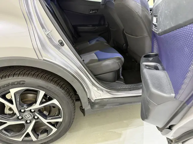 Toyota C-HR 1.8 Hybrid Bi-Tone Plus 2017 Hybride Benzine 29