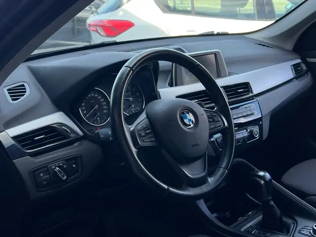 BMW X1 sDrive18i Centennial High Executive 2017 Benzine 11