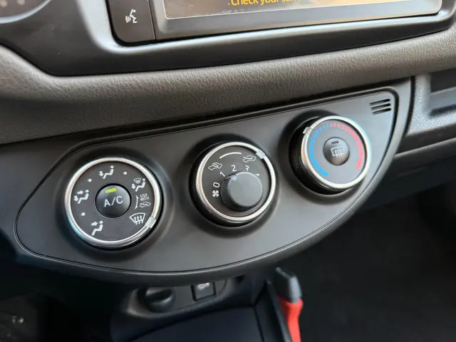 Toyota Yaris 1.0 VVT-i Connect 1e eigenaar 2019 Benzine 14