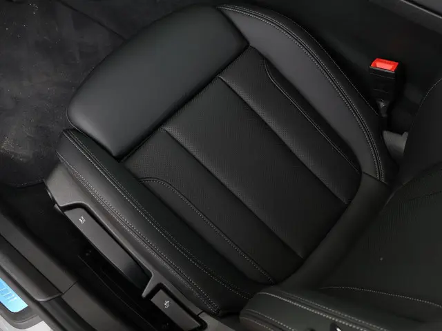 BMW 3 Serie 330e 2026 Hybride Benzine 43