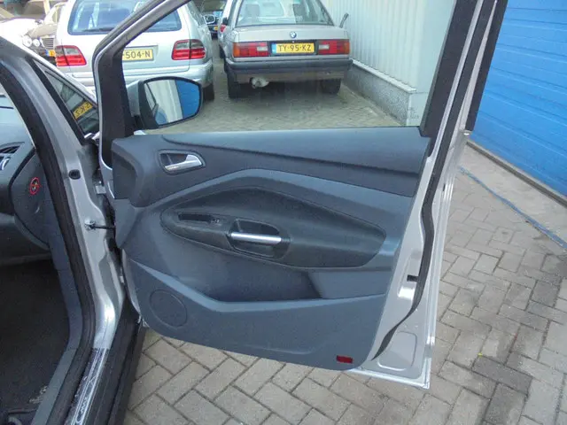 Ford C-MAX 1.0 Titanium APK TREKHAAK 2013 Benzine 31