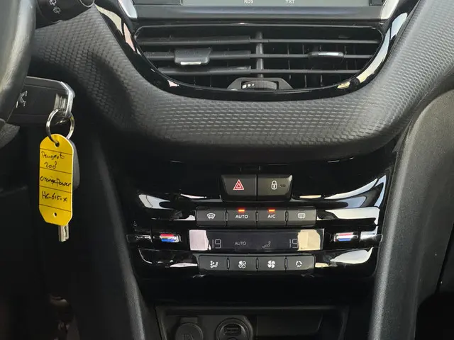 Peugeot 208 1.2 PureTech Allure 2015 Benzine 22