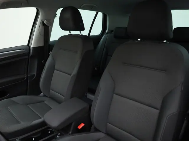 Volkswagen e-Golf E-DITION 100kW/136PK 2020 Elektrisch 6