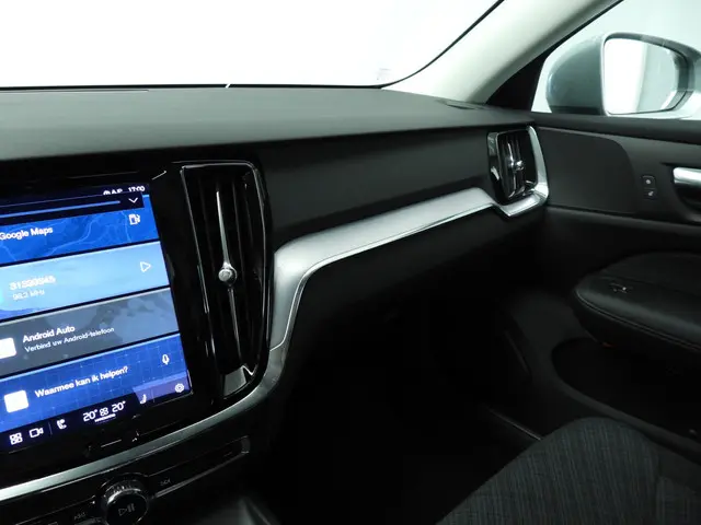 Volvo V60 2.0 B3 Essential Edition 2024 Benzine 14