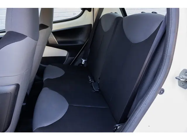 Peugeot 107 1.0 Facelift Airco 2014 Benzine 9