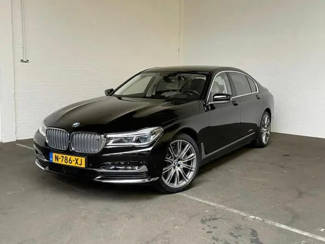 BMW 7 Serie 750Li xDrive High Executive 2017 Benzine 13