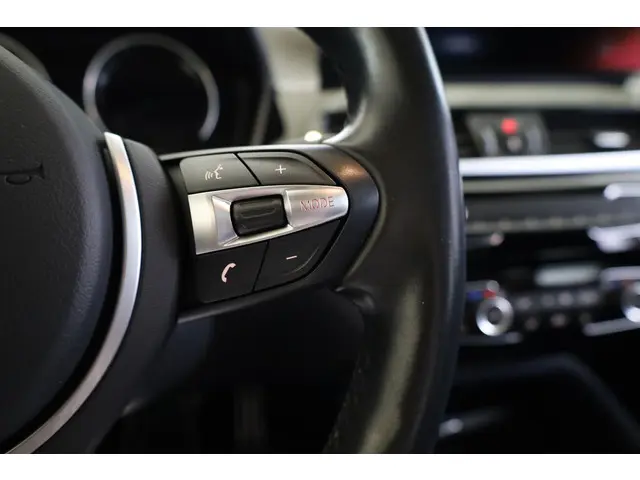 BMW X2 sDrive18i 2021 Benzine 24