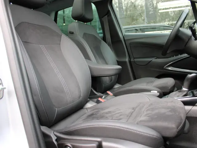 Opel Crossland 1.2T 130 Ultimate 2022 Benzine 14