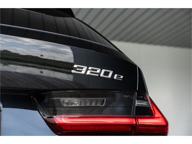 BMW 3 Serie Touring 320e 2024 Hybride Benzine 24