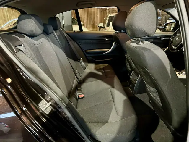 BMW 1 Serie 118i Bruin Metallic, automaat 2015 Benzine 12