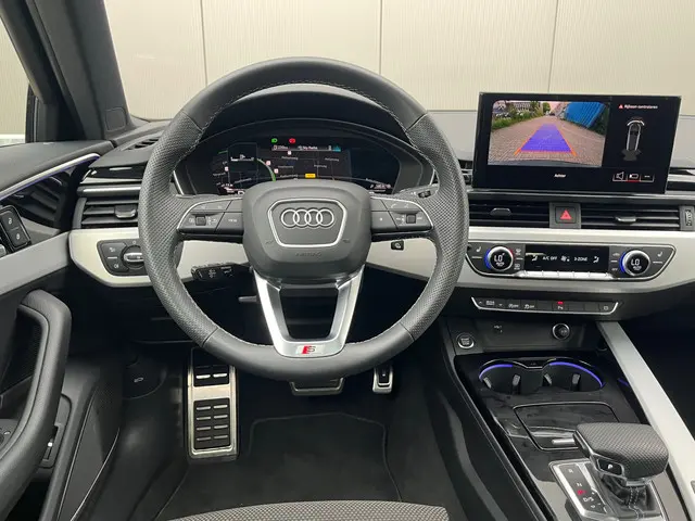 Audi A4 Avant 40 TFSI S-Line Competition 2023 Benzine 12