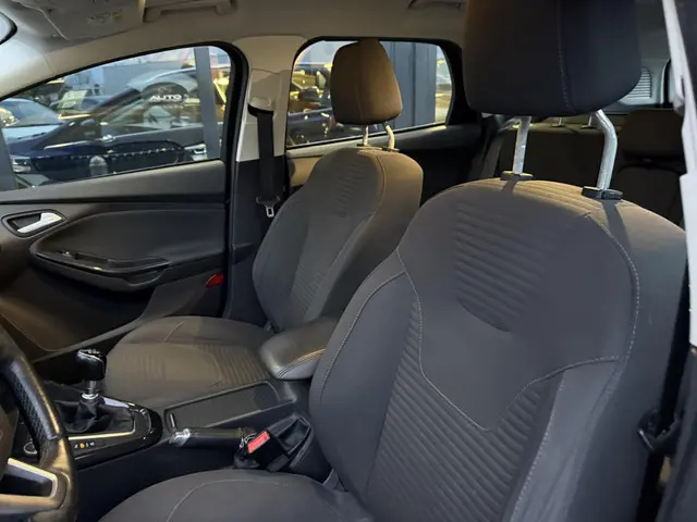 Ford Focus Wagon 1.0 Titanium Edition 2015 Benzine 13