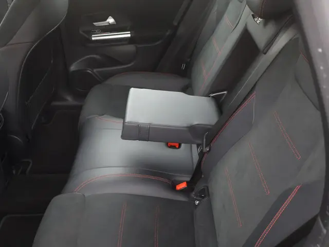 Mercedes-Benz EQA 250 AMG Line 67 kWh 2023 Elektrisch 33