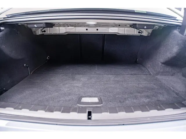 BMW 3 Serie 330e 2025 Hybride Benzine 31