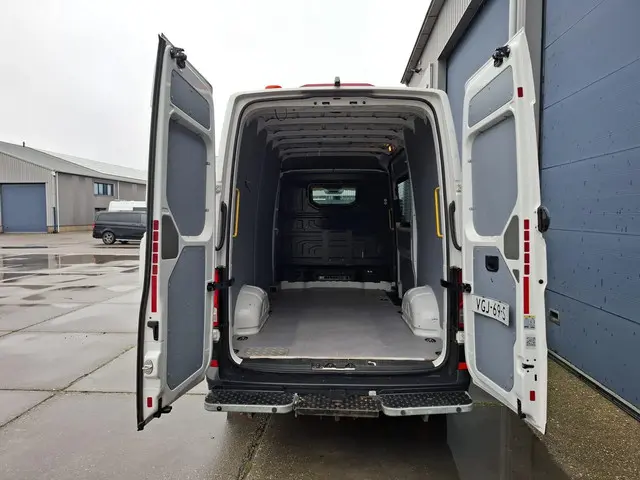 Volkswagen Crafter 35 2.0 TDI L3H3 Highline 2020 Diesel 14