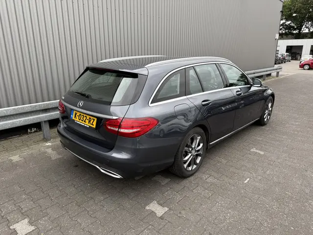 Mercedes-Benz C-Klasse 2