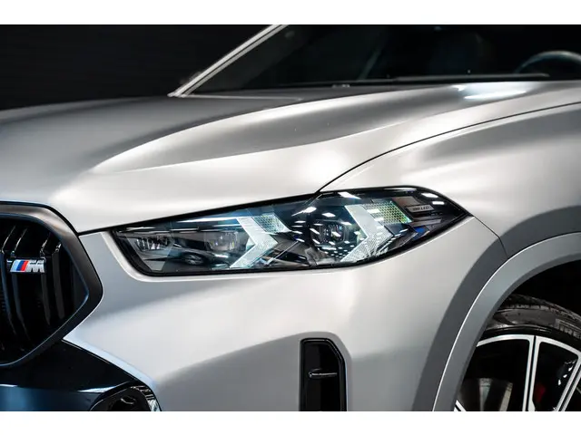 BMW X6 M60i xDrive 2023 Benzine 26
