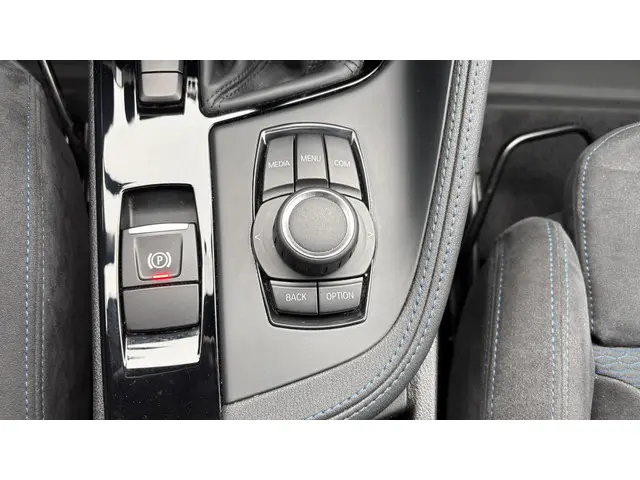 BMW X2 sDrive18i High Executive 2019 Benzine 18