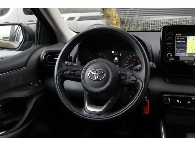 Toyota Yaris 1.5 Hybrid Active 2022 Hybride Benzine 23