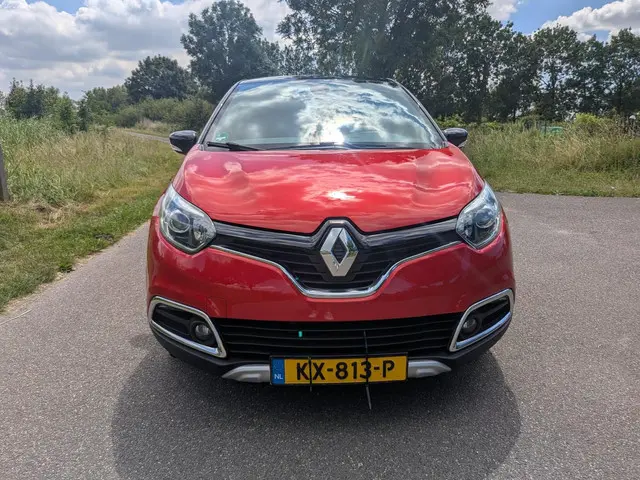 Renault Captur 0.9 TCe Helly Hansen 2015 Benzine 2