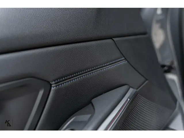 BMW 3 Serie 320i High Executive Edition 2020 Benzine 32