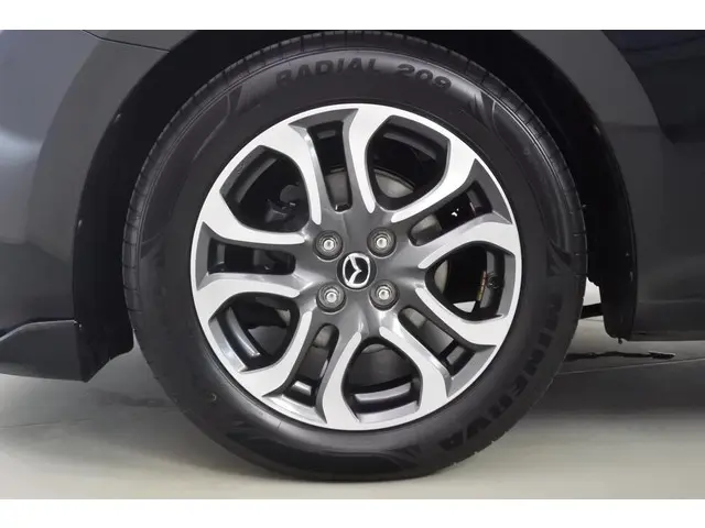 Mazda 2 1.5 90pk Sports-line 2017 Benzine 9