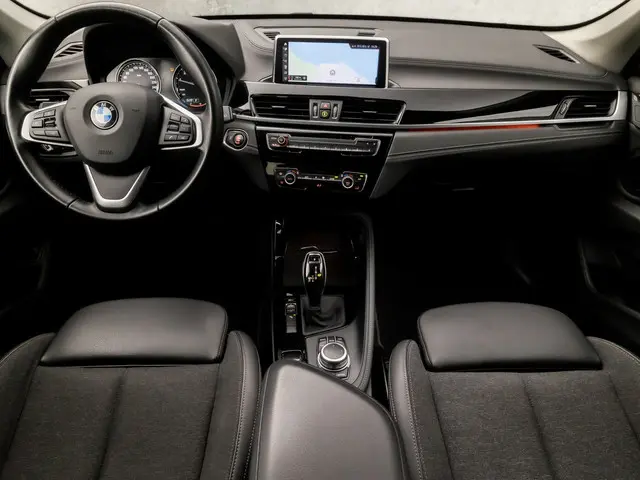 BMW X1 sDrive18i High Executive 2021 Benzine 6