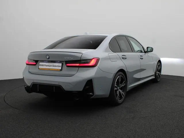 BMW 3 Serie Sedan 330e 2023 Hybride Benzine 2