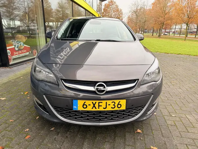 Opel Astra 1.4 Cosmo 2014 Benzine 13