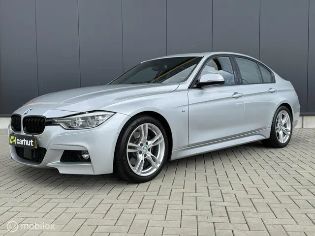 BMW 3 Serie 330i M Sport 2016 Benzine 4
