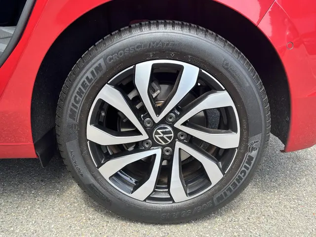 Volkswagen Golf 1.0 eTSI Life 2021 Benzine 12