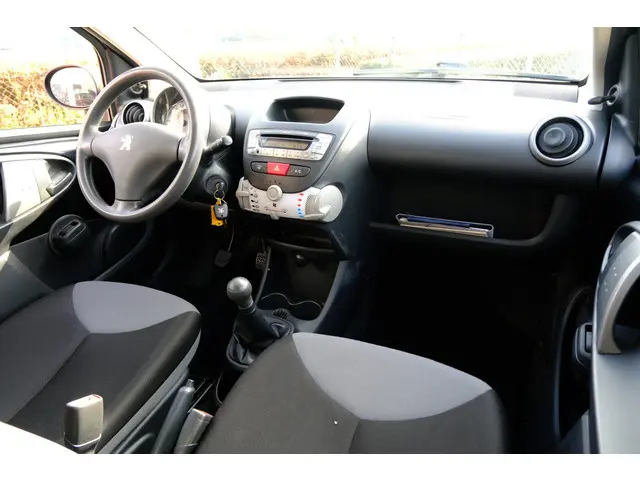 Peugeot 107 1.0 Blue Lease 5-drs Airco 2013 Benzine 5