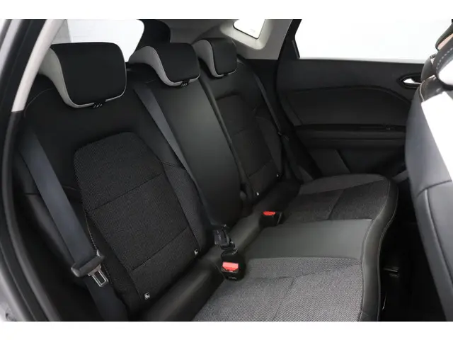 Renault Captur 1.3 TCe 140 Intens 2022 Benzine 32