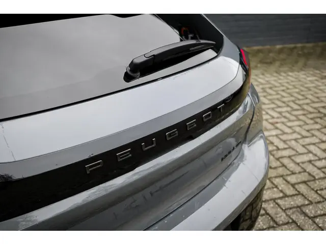 Peugeot 208 Hybrid 136 e-DCS6 GT 2024 Hybride Benzine 5