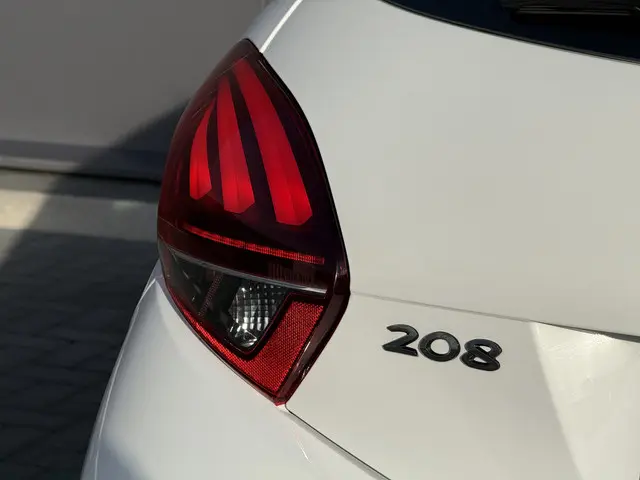 Peugeot 208 1.2 PureTech Active 2018 Benzine 18